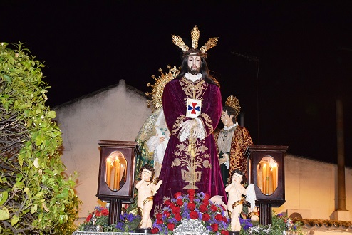 La procesión de San Juan, Nuestro Señor Cautivo y Ntra Sra de la Esperanza acortó su recorrido en el Jueves Santo de Lopera.