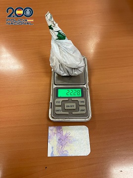 La Policía Nacional detiene a una mujer en Linares que regentaba un punto de venta de droga al menudeo.