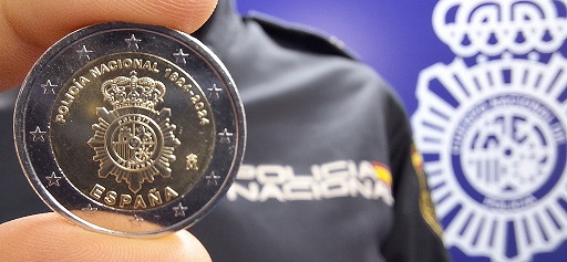 Entra en circulación la moneda de dos euros conmemorativa del 200 aniversario de la Policía Nacional.