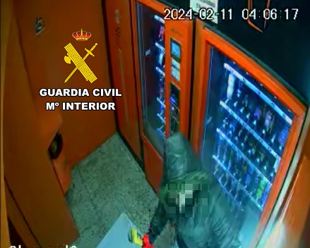 La Guardia Civil ha detenido a una persona como presunto autor de varios robos en comercios de La Carolina.