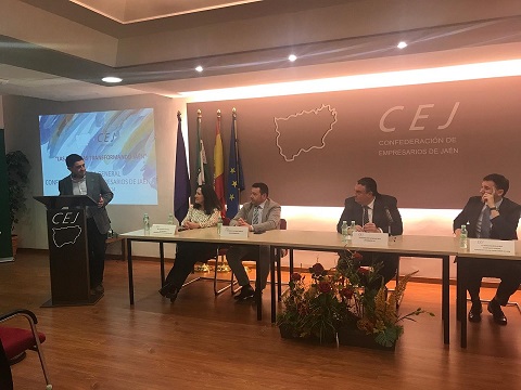 Reyes incide en la necesidad de contar con un sector empresarial fuerte para generar riqueza y empleo.