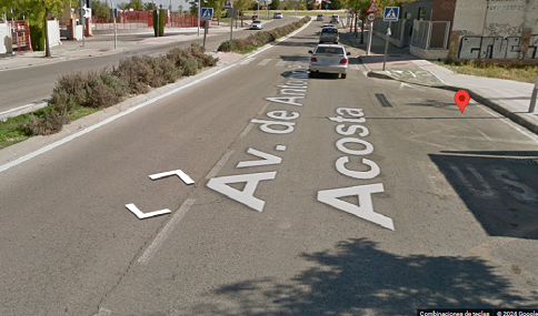 Cuatro heridos, entre ellos un menor, tras la colisión de dos turismos en Jaén capital.