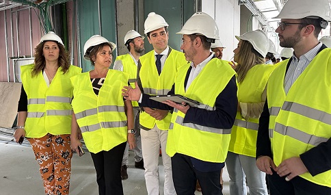 Catalina García visita las obras del centro de salud de Alcalá la Real, que se encuentran al 60% de ejecución.