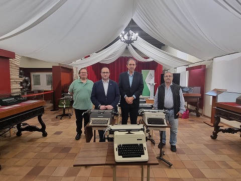 El Archivo Histórico Provincial muestra una colección de 20 antiguas máquinas de escribir.