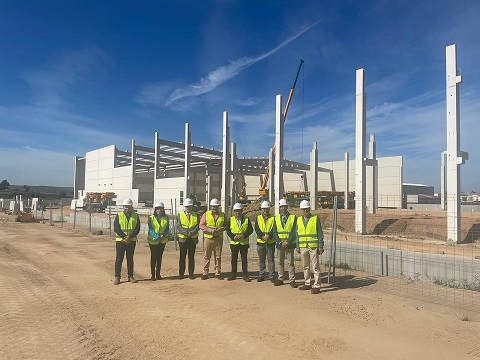 Reyes destaca las apuestas empresariales del grupo Luis Piña y el Gran Hotel Balneario en Marmolejo.