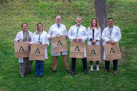 El Hospital Universitario de Jaén sustituye bolsas de plástico por papel.
