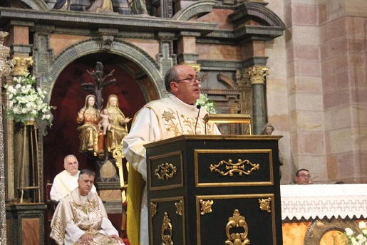 El anterior arcipreste, Pedro Montesinos, y el historiador José Carlos De Torres, Romeros de Oro 2024.