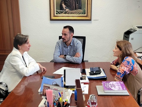 La delegada de Agricultura, Soledad Aranda, mantiene una reunión de trabajo con el alcalde de Arjonilla.