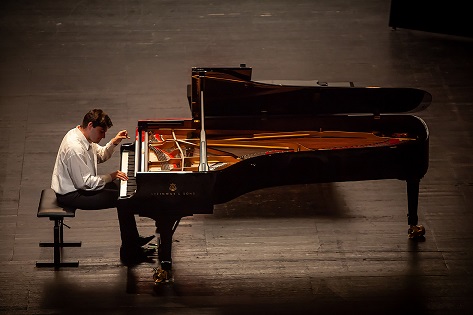 Seis pianistas de cinco nacionalidades se clasifican para la tercera prueba eliminatoria del 65º Premio Jaén de Piano.
