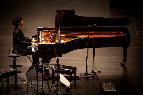 Deren Wang, de China; Jooyeon Ka, de Corea del Sur; y Roberto Rúmenov, de Bulgaria, finalistas del 65º Premio Jaén de Piano.