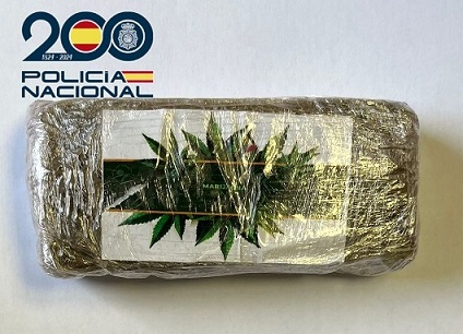 La Policía Nacional detiene a un varón que utilizaba un patinete eléctrico para desplazarse por Andújar y distribuir sustancias estupefacientes.