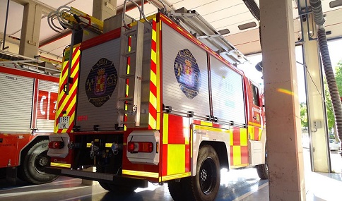 Una mujer afectada por inhalación de humo tras el incendio en la cocina de una vivienda en Jaén.