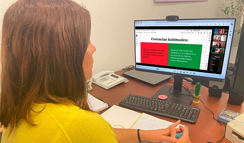 Más de 230 profesionales recibe formación sobre la violencia de género en la adolescencia.