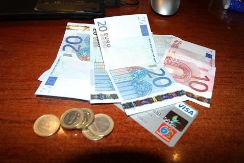 OCU celebra la sentencia del Supremo: Los bancos deberán reponer el dinero sustraído por phishing.