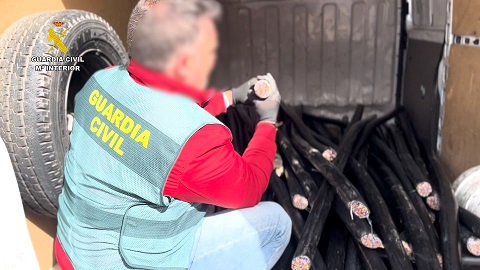 La Guardia Civil detiene a 36 personas por robar más de 34 kilómetros de cable en varias provincias.