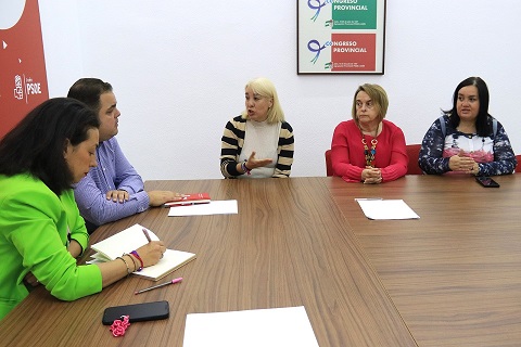 La Junta mantiene su intención de cerrar las centralitas de los hospitales comarcales.