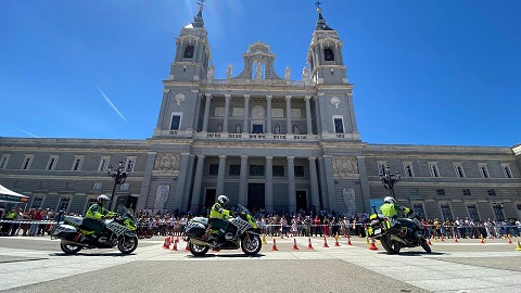 La Agrupación de Tráfico de la Guardia Civil celebra sus 65 años salvando vidas en nuestras carreteras y garantizando su seguridad.