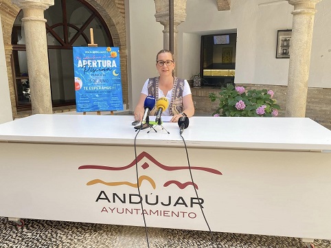 La piscina municipal de Andújar abre este sábado y amplía las actividades y noches de apertura.