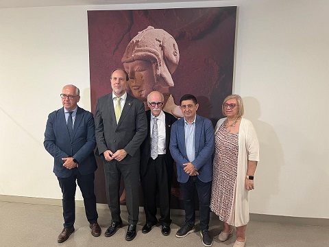 El presidente de la Diputación destaca la magnífica labor de Arturo Ruiz para acercar la cultura íbera al mundo.