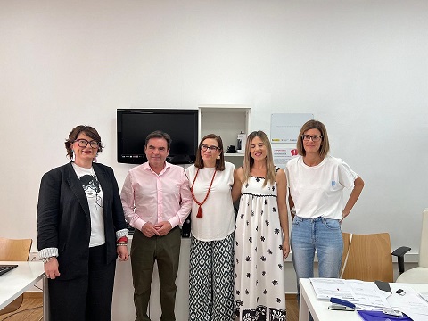 Inés Arco realiza una visita a las instalaciones de los Puntos Vuela Guadalinfo de Porcuna y Arjonilla.