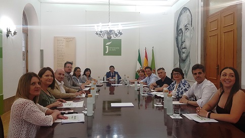 Reyes destaca la atención a ayuntamientos y personas como prioridades de Diputación en el primer año de mandato.