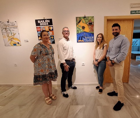 Luis Mariano Camacho inaugura la exposición de los carteles de las Fiestas Conmemorativas en el Museo de la Batalla.