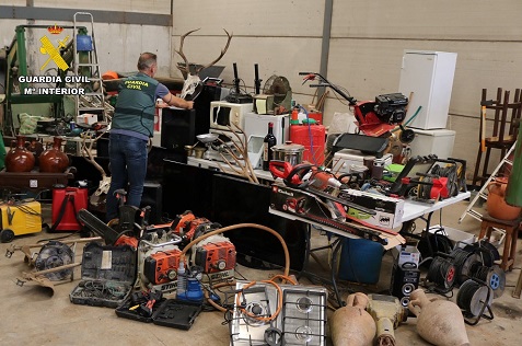 La Guardia Civil ha desarticulado un grupo criminal dedicado al robo en casas de campo y naves agrícolas.