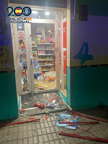 La Policía Nacional detiene a un varón que hirió con un arma blanca al propietario de un establecimiento en un intento de robo.