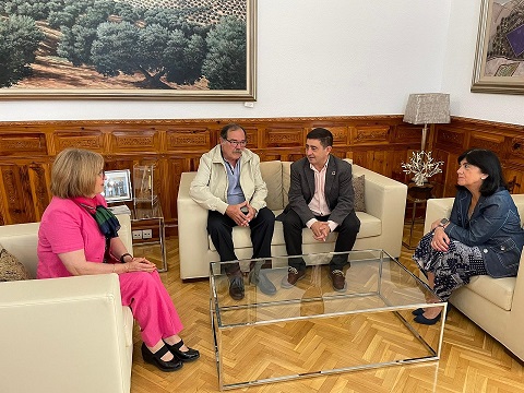 El presidente de la Diputación recibe al nuevo consejero director del Instituto de Estudios Giennenses.