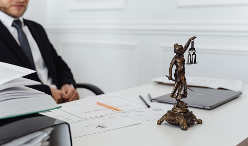 Abogados y procuradores del turno de oficio reciben más de 12,2 millones en el segundo trimestre.