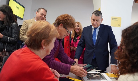 La Junta lanzará en septiembre la nueva edición del bono digital para colectivos vulnerables.