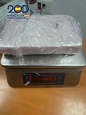 La Policía Nacional interviene más de 3 kgs de cocaína ocultos en una “caleta” de un vehículo y detiene al conductor.