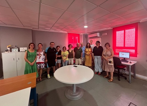 Inés Arco visita las instalaciones del Punto Vuela Guadalinfo de Valdepeñas de Jaén.