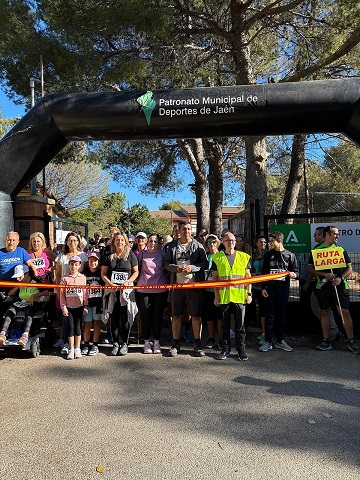 La delegada de Salud, Elena González, participa en la VI Ruta de Senderismo Solidario a favor de ASPACE.