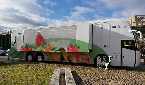 El Frutibús acercará la alimentación saludable a los alumnos de más de 170 centros en el nuevo curso.