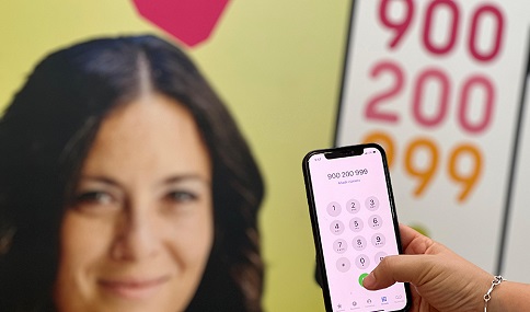 Las llamadas al teléfono andaluz de las mujeres aumentan un 26% en los meses de julio y agosto.