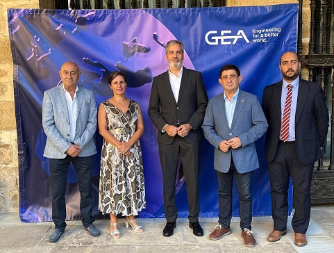 Reyes destaca el papel de los responsables de almazara en la apuesta por la calidad del sector oleícola jiennense.