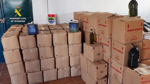 Intervenidos más de 2500 litros de aceite lampante que iban a ser comercializados como aceite de oliva virgen.