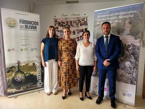 El proyecto “Alimentación Mediterránea, Salud y Análisis Sensorial de Aceite de Oliva” llega a los mayores de Jaén y Granada.