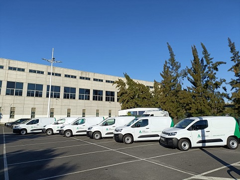 El SAS estrena 338 vehículos para renovar la flota de los centros sanitarios.