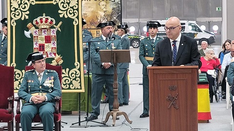 Fernández pone en valor la estrecha vinculación de la Guardia Civil con la ciudadanía “que la convierte en guardián de nuestra provincia”.