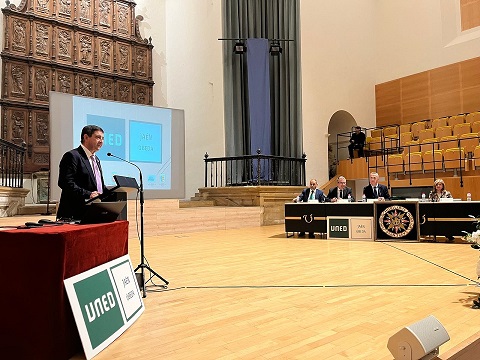 El presidente de Diputación destaca la labor educativa y cultural de la UNED en la provincia de Jaén.