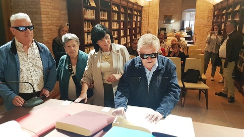 La Biblioteca Literaria Giennense de Diputación crece y se hace inclusiva con libros en braille de Muñoz Molina y Eslava Galán.