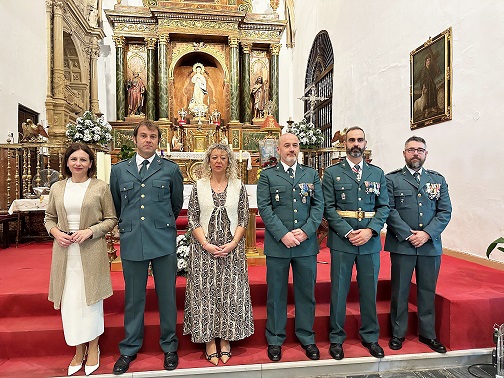 La Iglesia Parroquial de Lopera acogió hoy una misa en honor a la Virgen del Pilar, patrona de la Guardia Civil.