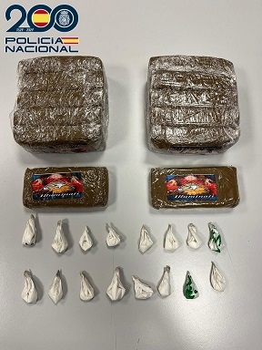 La Policía Nacional detiene a una mujer en posesión de hachís y cocaína por valor superior a 3.000€.