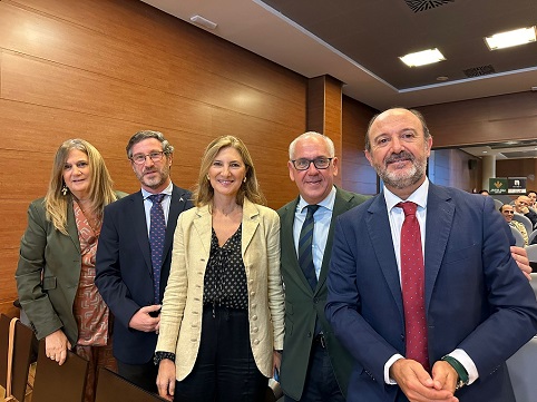 Jesús Estrella destaca los nuevos beneficios fiscales que la Junta activará en 2025 para facilitar el acceso a la vivienda.