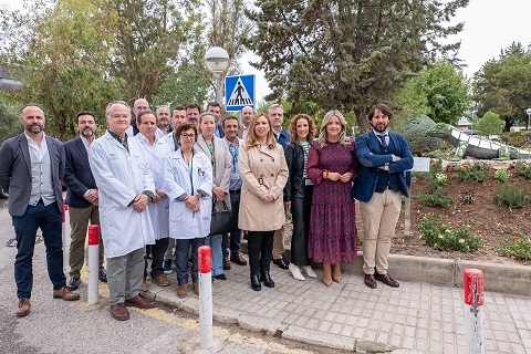 El Hospital Neurotraumatológico estrena una escultura con motivo de su 50 aniversario.