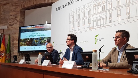 Más de 80 empresarios conocen el programa “Oleoturismo España” liderado por la Diputación.