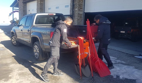 Socorristas del Servicio de Pistas de Sierra Nevada se unen a las labores de auxilio en Valencia.