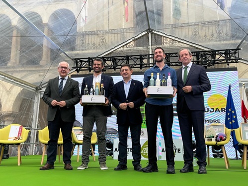 Reyes remarca que la Fiesta del Primer Aceite ayuda a situar a la provincia de Jaén como referente mundial del olivar.